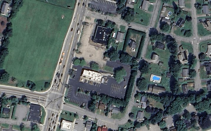 Pictures of Retail property located at 593 W Main Rd, Middletown, RI 02842 for lease - image #1