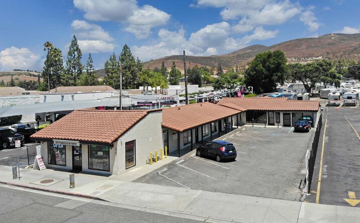 Pictures of Retail property located at 2751 E Thousand Oaks Blvd, Thousand Oaks, CA 91362 for lease - image #1