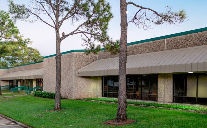 Pictures of Office, Industrial property located at 487 W 38th St, Houston, TX 77018 for lease - image #1