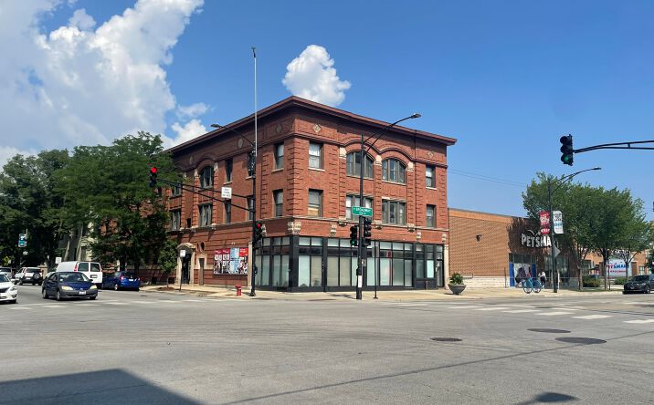Pictures of Retail property located at 5200 N Broadway, Chicago, IL 60640 for lease - image #1