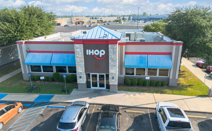 Pictures of Retail property located at 2715 S MacArthur Dr, Alexandria, LA 71301 for lease - image #1