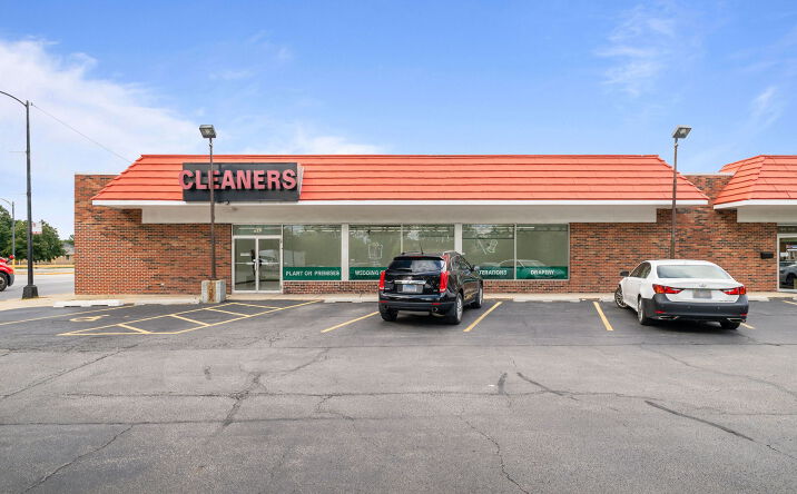 Pictures of Retail property located at 7642 W Touhy Avenue, Chicago, IL 60631 for lease - image #1