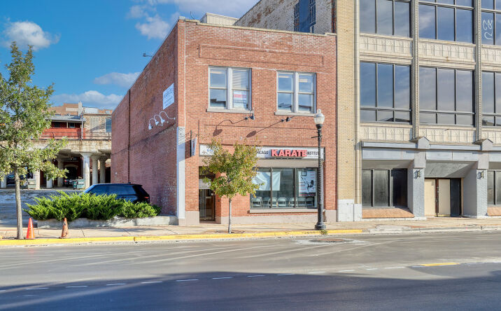 Pictures of Retail property located at 60 S Broadway Avenue 201, Aurora, IL 60505 for lease - image #1