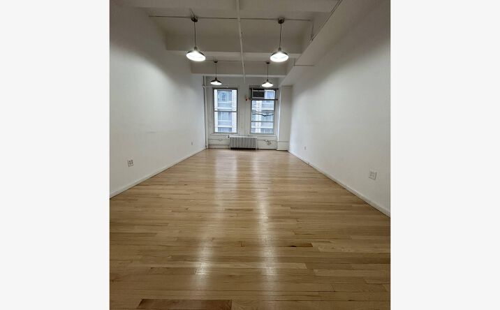 Pictures of Office property located at W 37th St, New York, NY 10018 for lease - image #1