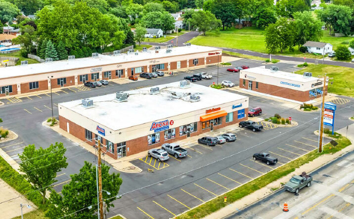 Pictures of Retail, Office, Restaurant property located at 2139 Court St, Pekin, IL 61554 for lease - image #1