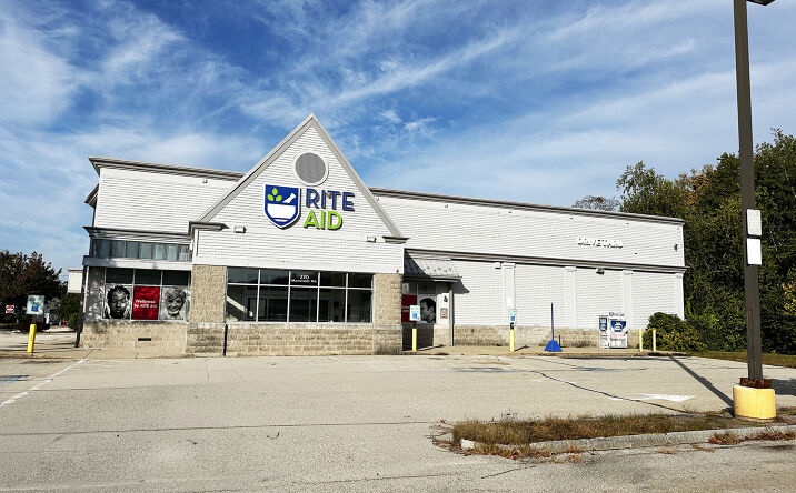 Pictures of Retail property located at 270 Mammoth Rd, Manchester, NH 03109 for lease - image #1