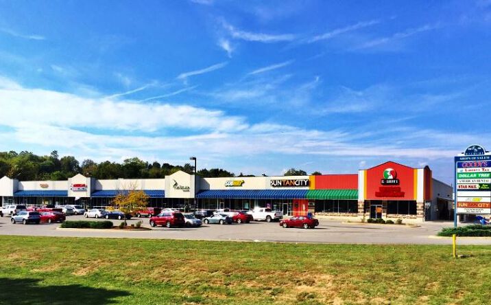 Pictures of Retail property located at 403-405 S Main St, Salem, IN 47167 for lease - image #1