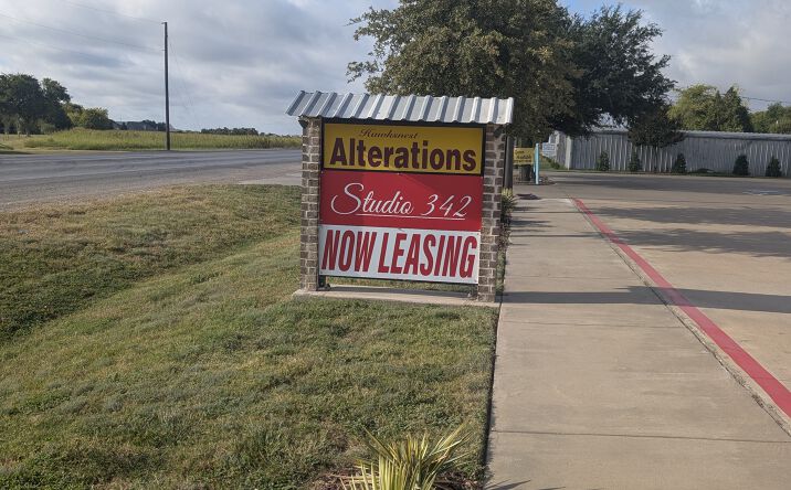 Pictures of Office property located at 431 TX-342, Red Oak, TX 75154 for lease - image #1