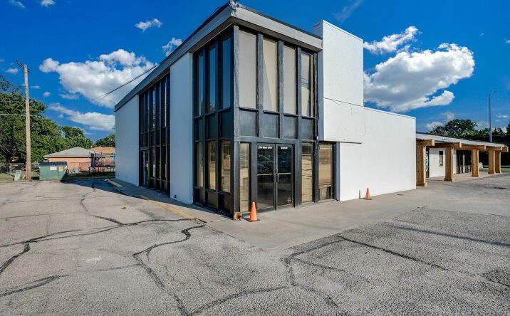 Pictures of Retail, Office property located at 510 E 17th Ave, Hutchinson, KS 67502 for lease - image #1