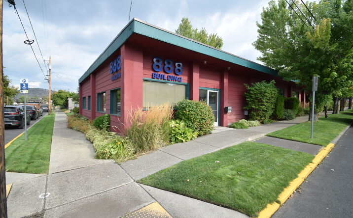Pictures of Office property located at 888 NW Hill St, Bend, OR 97703 for lease - image #1