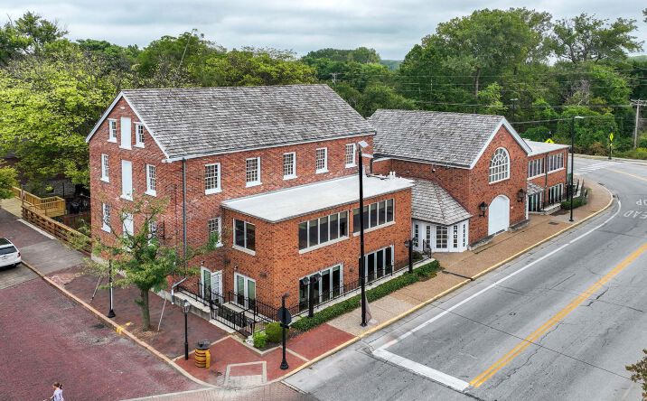 Pictures of Retail, Restaurant property located at 920 S Main St, Saint Charles, MO 63301 for lease - image #1