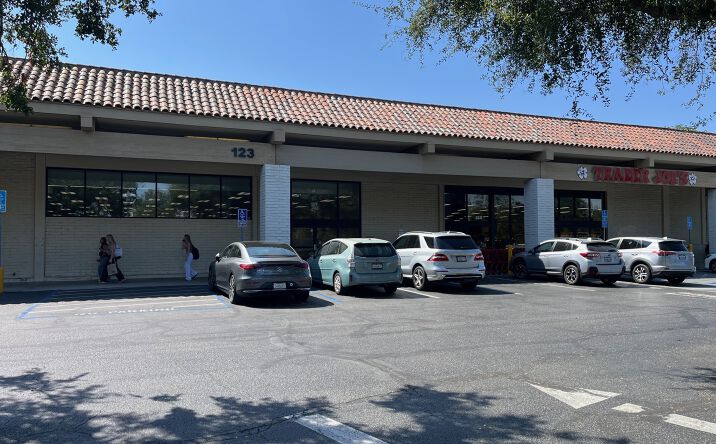 Pictures of Retail property located at 123 N Reino Rd, Thousand Oaks, CA 91320 for lease - image #1