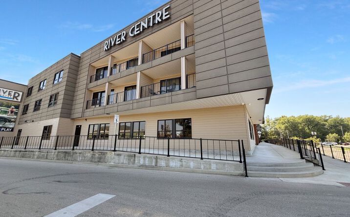Pictures of Retail, Office, Restaurant property located at 225 River Centre Landing, Jasper, IN 47546 for lease - image #1