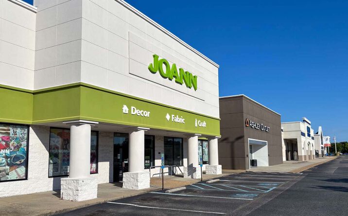 Pictures of Retail property located at 1589-1593 Crossways Blvd, Chesapeake, VA 23320 for lease - image #1