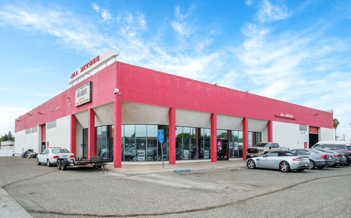 Pictures of Retail, Industrial property located at 1825 E Gettysburg Ave, Fresno, CA 93726 for lease - image #1