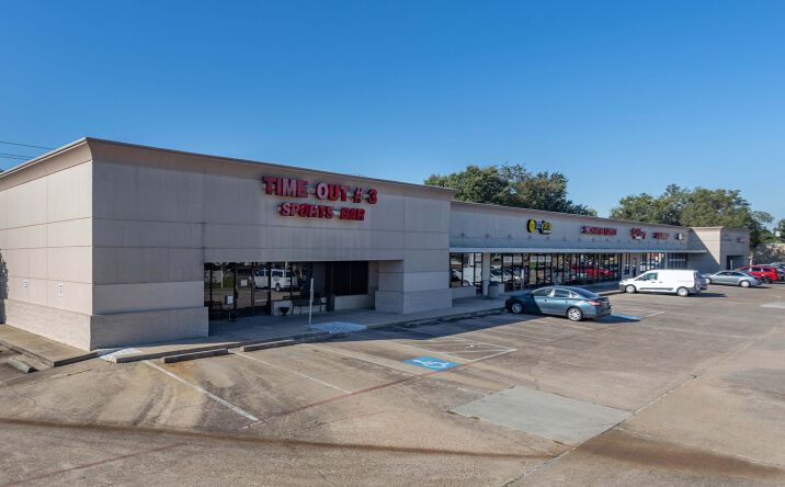 Pictures of Retail property located at 4416 Fairmont Pkwy, Pasadena, TX 77504 for lease - image #1
