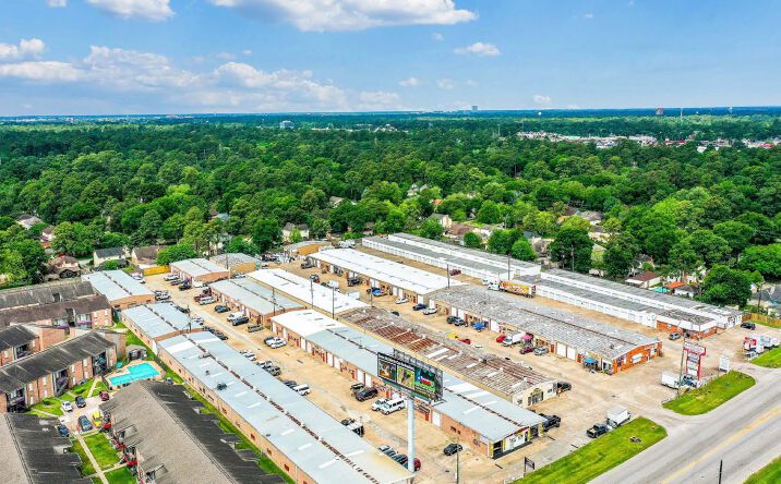 Pictures of Industrial property located at 13315 - 13333 Veterans Memorial Drive, Houston, TX 77014 for lease - image #1