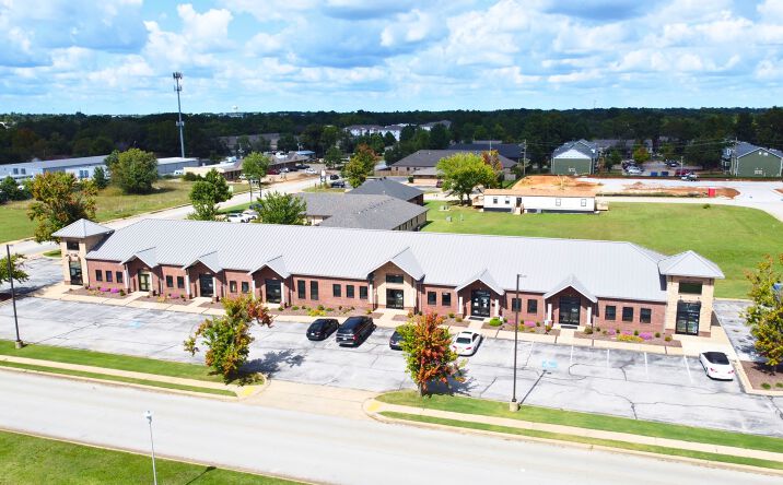 Pictures of Office property located at 2323 W Chestnut St, Rogers, AR 72756 for lease - image #1