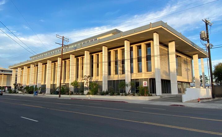 Pictures of Office property located at 7100 Hayvenhurst Ave, Los Angeles, CA 91406 for lease - image #1