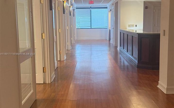 Pictures of Office property located at 400 Arthur Godfrey Rd, Miami Beach, FL 33140 for lease - image #1
