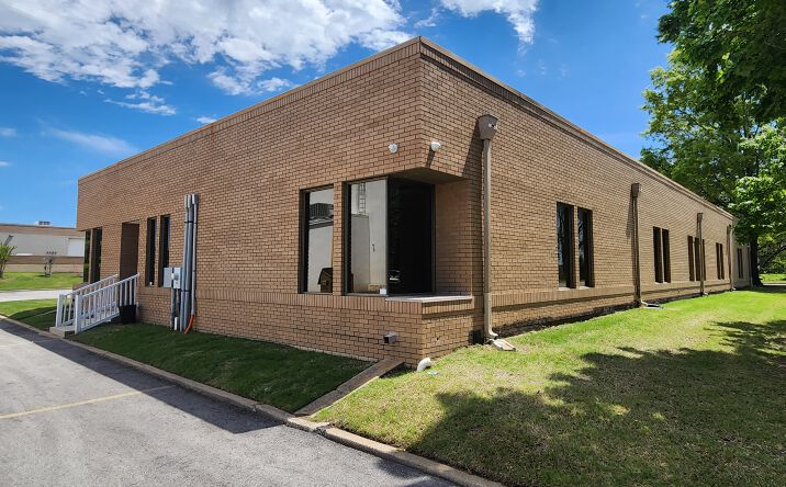 Pictures of Office, Industrial property located at 3040 N Hemlock Cir, Broken Arrow, OK 74012 for lease - image #1