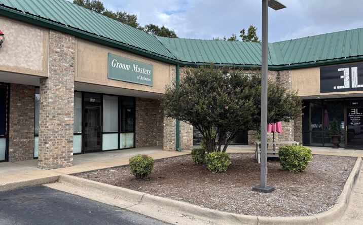 Pictures of Retail, Office, Special Purpose property located at 690 S Salem Rd, Conway, AR 72034 for lease - image #1