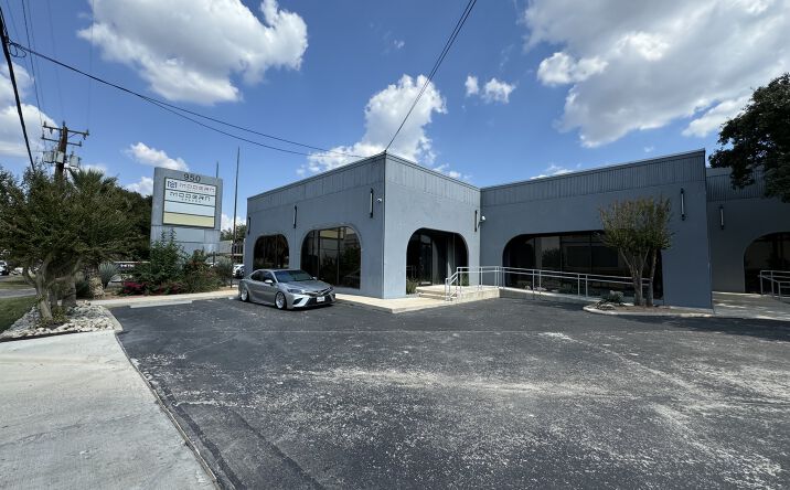 Pictures of Office property located at 950 Isom Rd, San Antonio, TX 78216 for lease - image #1