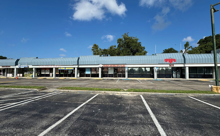 Pictures of Retail property located at 5111 Baymeadows Rd, Jacksonville, FL 32217 for lease - image #1