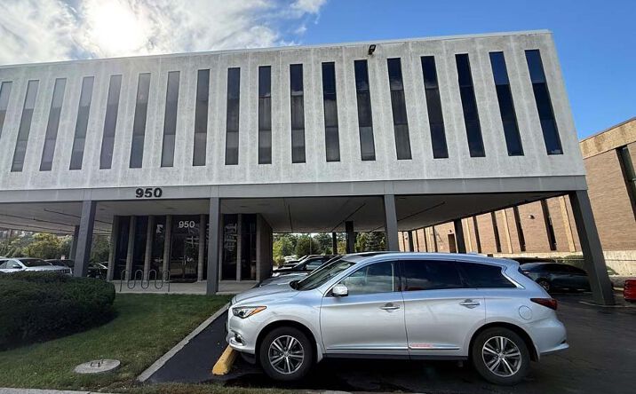 Pictures of Office property located at 950 Skokie Boulevard, Northbrook, IL 60062 for lease - image #1