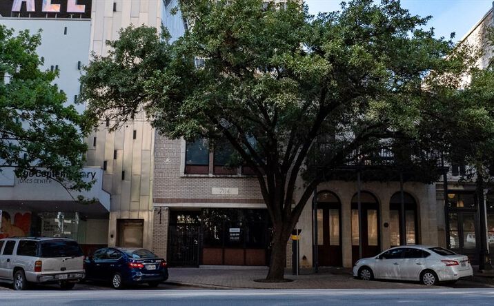 Pictures of Retail, Office, Restaurant property located at 704 Congress Ave., Austin, TX 78701 for lease - image #1