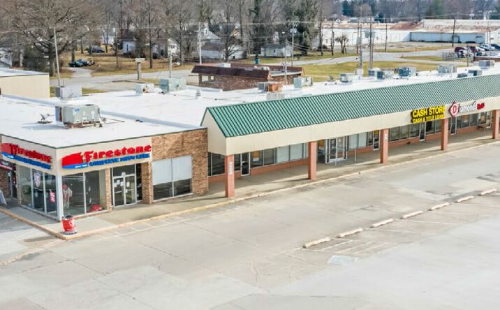 Pictures of Retail property located at 1001 W Broadway, Centralia, IL 62801 for lease - image #1
