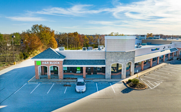 Pictures of Retail property located at 8660 Veterans Memorial Pkwy, O'Fallon, MO 63366 for lease - image #1