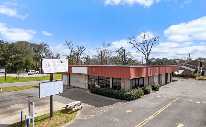 Pictures of Retail property located at 493 N Ferdon Blvd, Crestview, FL 32536 for lease - image #1