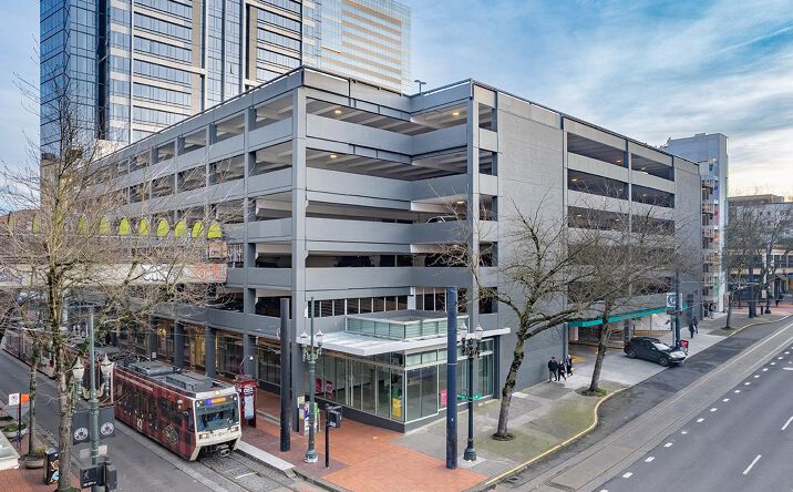Pictures of Retail, Restaurant property located at 730 SW 10th Ave, Portland, OR 97205 for lease - image #1
