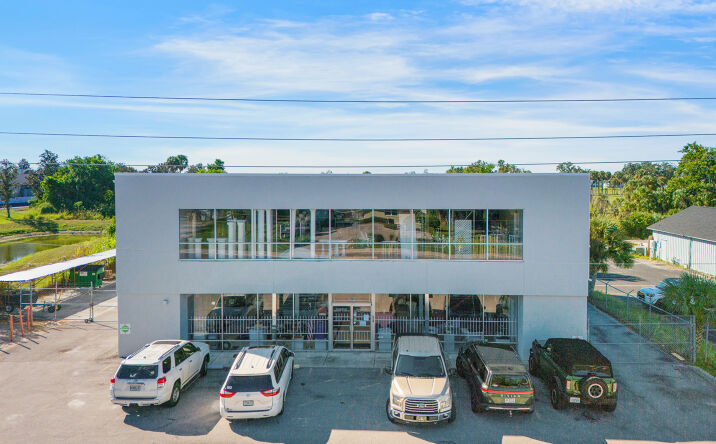 Pictures of Retail property located at 204 44th Ave E, Bradenton, FL 34203 for lease - image #1