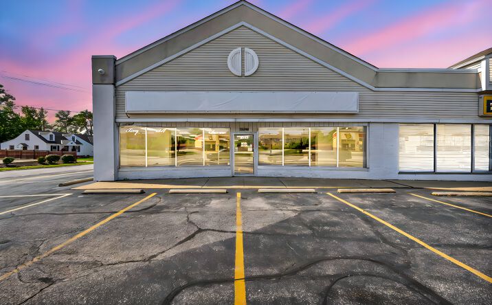 Pictures of Retail property located at 5250 Northfield Rd, Maple Heights, OH 44137 for lease - image #1