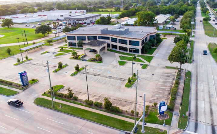 Pictures of Office property located at 6243 Fairmont Pkwy, Pasadena, TX 77505 for lease - image #1