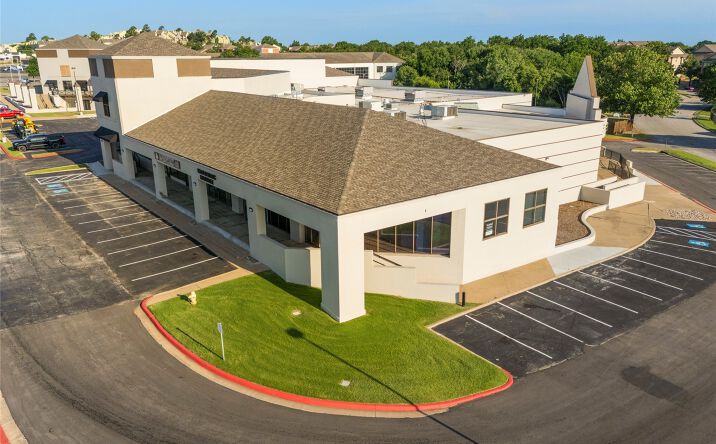 Pictures of Office, Retail property located at 8421 E 61st St, Tulsa, OK 74133 for lease - image #1