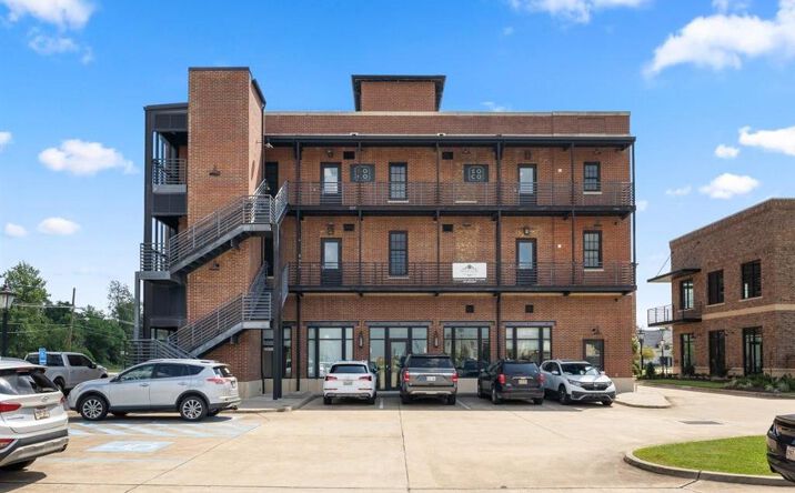 Pictures of Office property located at 2002 W Walnut Street, Lake Charles, LA 70601 for lease - image #1