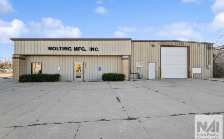Pictures of Industrial property located at 1265 Hawkeye Dr, Hiawatha, IA 52233 for lease - image #1