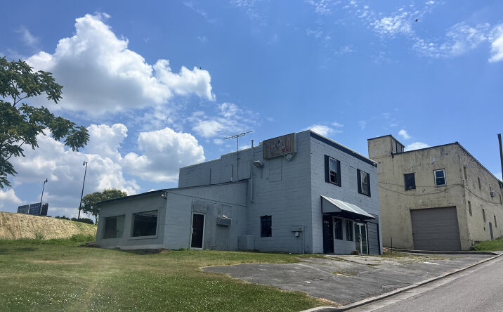 Pictures of Retail property located at 116 Tennessee St, Maryville, TN 37804 for lease - image #1
