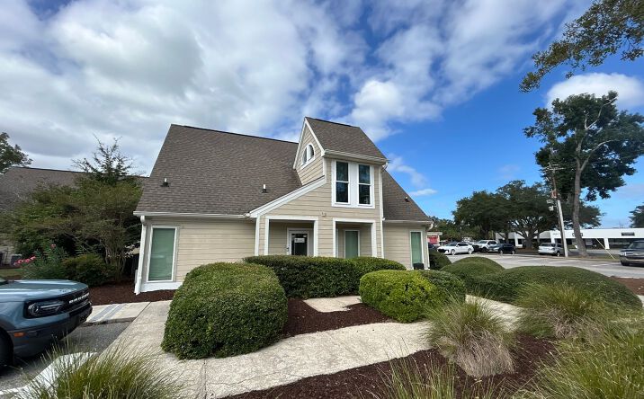 Pictures of Office property located at 1041 Johnnie Dodds Boulevard, Mount Pleasant, SC 29464 for lease - image #1