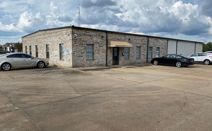 Pictures of Office, Industrial property located at 2112 N Bolton Ave, Alexandria, LA 71303 for lease - image #1