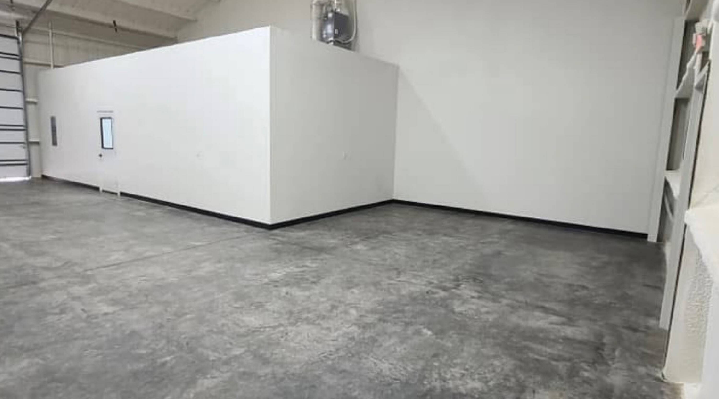 3022977
