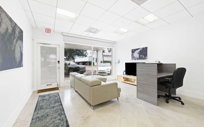 Pictures of Office property located at 2701 E Oakland Park Blvd #D, Fort Lauderdale, FL 33306 for lease - image #1