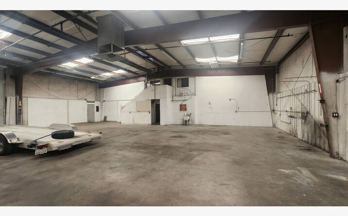 Pictures of Industrial property located at 2812 N Argyle Ave, Fresno, CA 93727 for lease - image #1