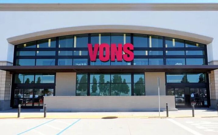 Pictures of Retail, Restaurant property located at 2667 Windmill Pkwy, Henderson, NV 89074 for lease - image #1