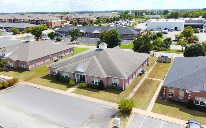 Pictures of Office property located at 102 SE Executive Dr, Bentonville, AR 72712 for lease - image #1