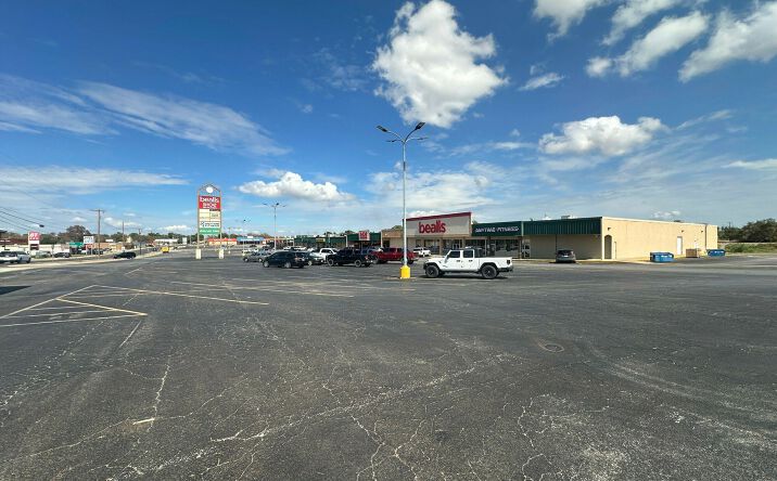 Pictures of Retail property located at 1104 E Broadway Ave, Sweetwater, TX 79556 for lease - image #1
