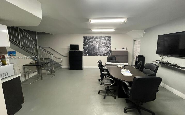 Pictures of Office property located at 10820 NW 138th St # C #1-C, Hialeah Gardens, FL 33018 for lease - image #1